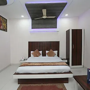 Hotel Oyo 3202 Gayatri Residency